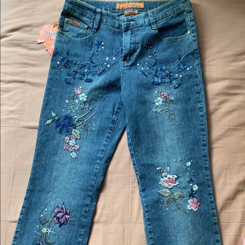 NEW Womens Floral Embroidered Flare Jeans